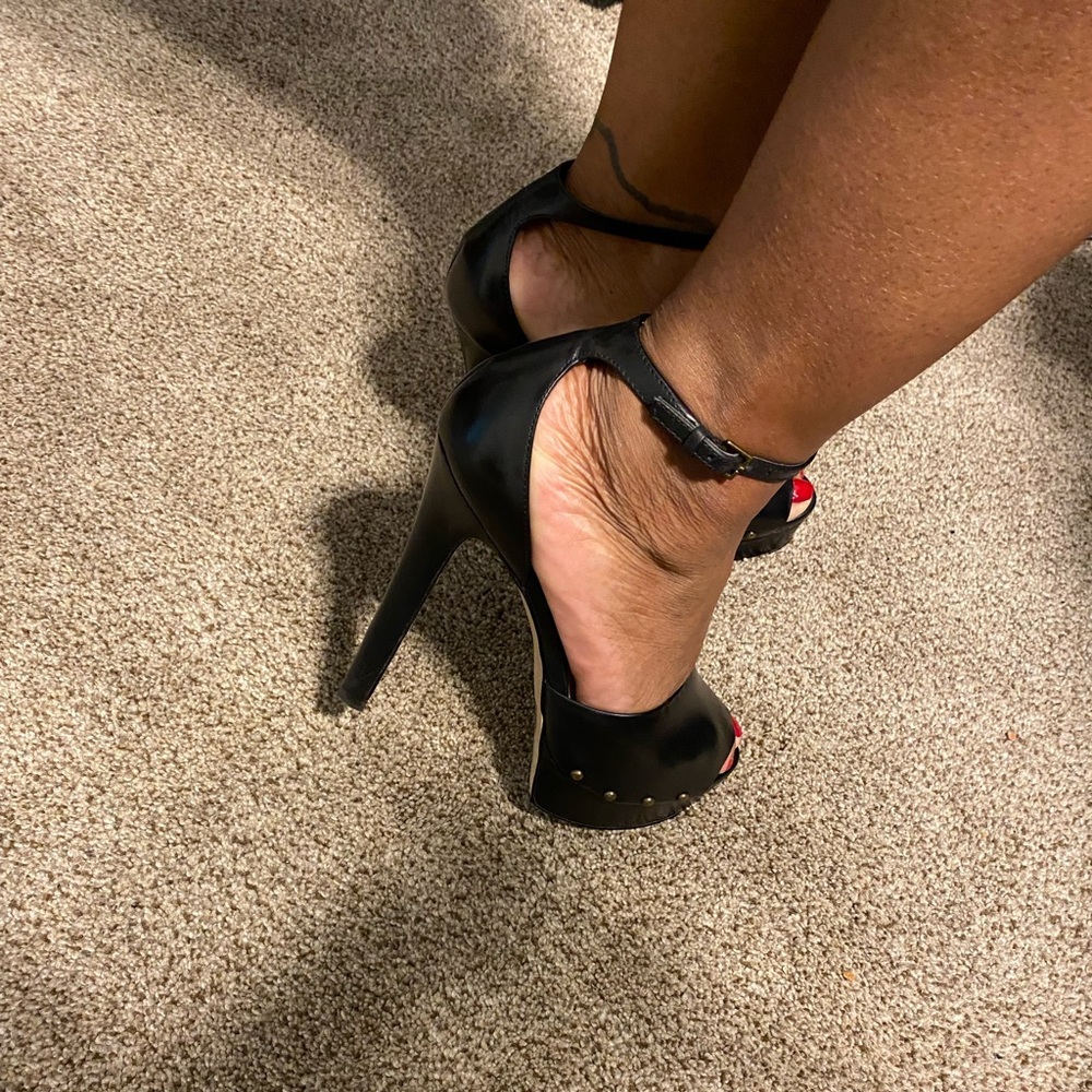 Very nice barely worn leather stiletto peep toe shoes